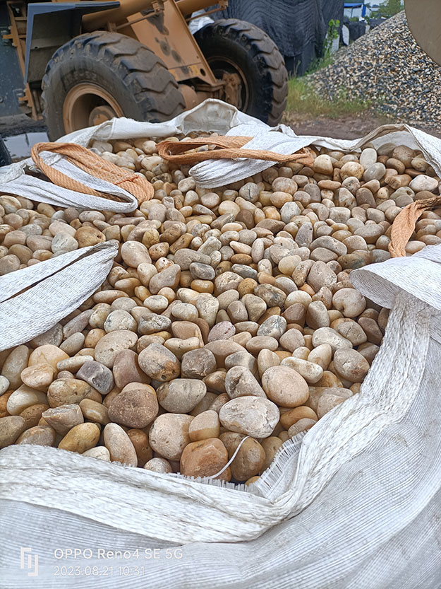 天然黄白鹅卵石