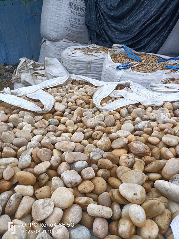 天然黄白鹅卵石