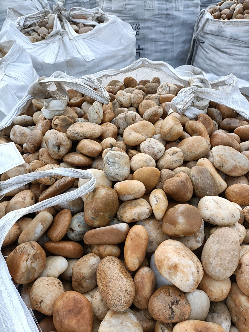 天然黄白鹅卵石